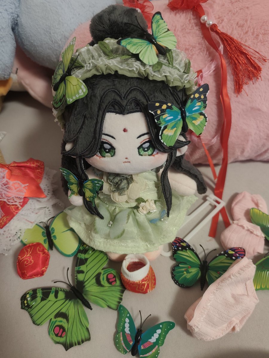 spooky_saki's tweet photo. 1. Fairy/faefolk AU

I made 2 drawings. 
A chibi of my plushie (that I wanted to make a standee) and since I wasn't satisfied with stolen background image, I made one myself, after a reference.
#ShenJiuWeek2025 #svsss #scumvillain #shenjiu #jiumei https://t.co/ppXTN3wgn4