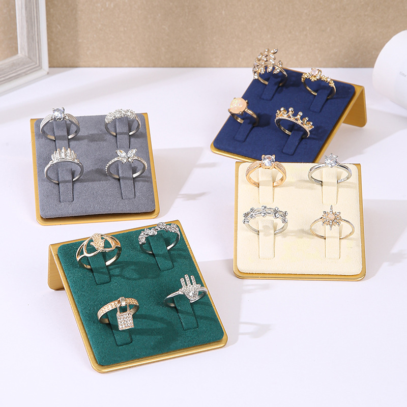 AmyCheu55740730's tweet image. High Quality Custom Color Microfiber Small Size 4 Slots Metal Jewelry Ring Display Stand for Jewelry Store🥰🔥❤️
#ringdisplay #metaldisplaystand #jewelryringdisplay 

alibaba.com/product-detail…