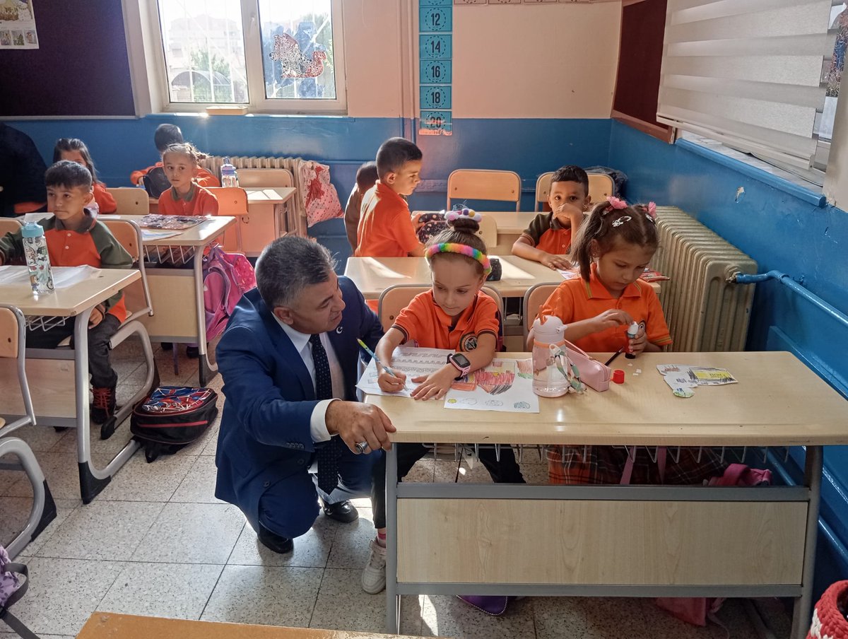 İlçe Milli Eğitim Müdürümüz Sayın Ekrem YURT, Şube Müdürümüz Mehmet Ali KÖSE ile birlikte bugünkü mesailerine Aşık Veysel İlkokulu ziyareti ile başladı.

<a href="/sivasmem/">Sivas Millî Eğitim Müdürlüğü</a>