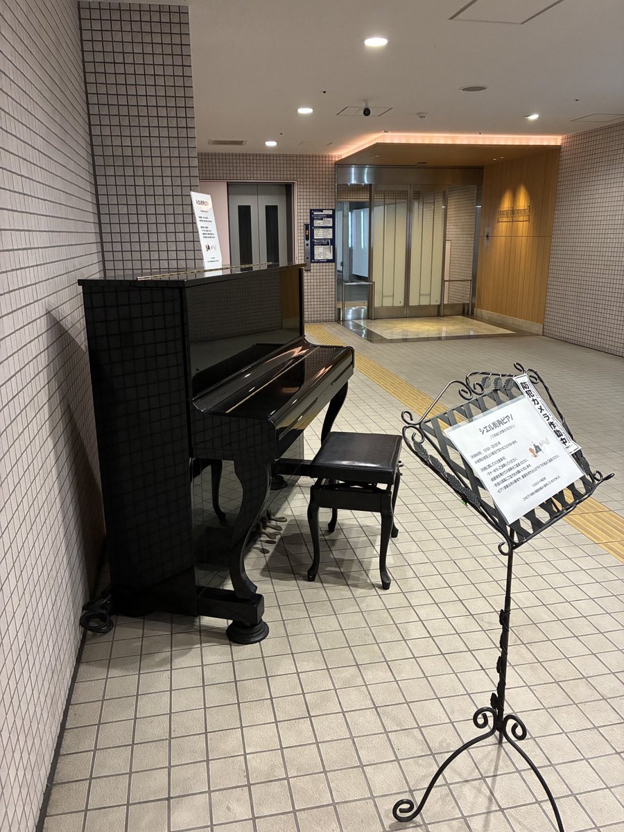 （大至急連絡ください）　9月7日、８日の引き取り希望です。黒いアップライトピアノ 大至急連絡ください） 9月7日、8日の引き取り希望です。黒いアップ