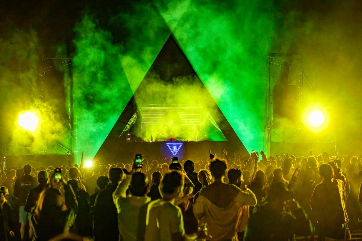 Recording of <a href="/gillespeterson/">Gilles Peterson</a>'s last 3-hour closing set at RDC Stage on Friday night.

soundcloud.com/rainbowdiscocl…

#rainbowdiscoclub