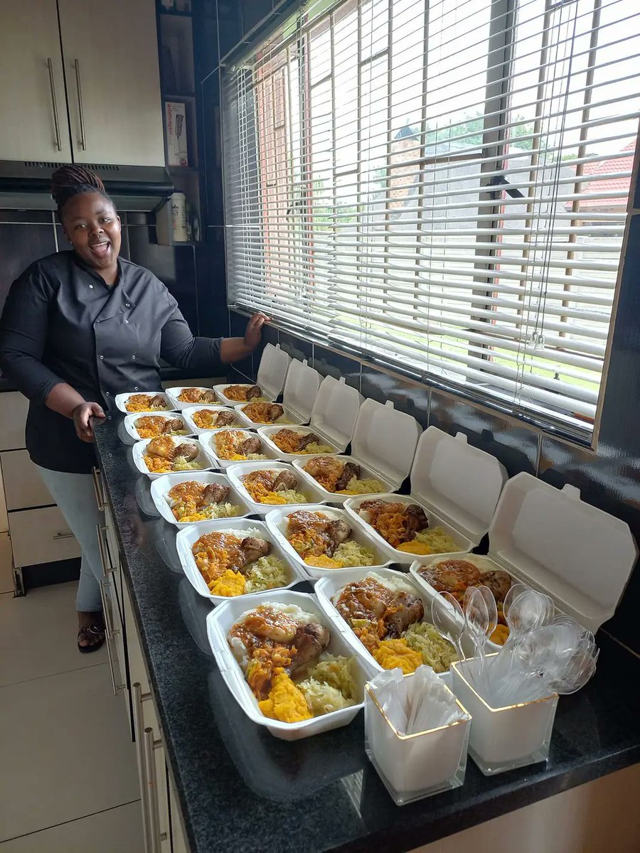 KasiEconomy's tweet photo. Sandiswe Nkosi is a self-taught cook from Emalahleni; every Sunday she prepares hot meals for the homeless. https://t.co/eyUGjIq9WA
