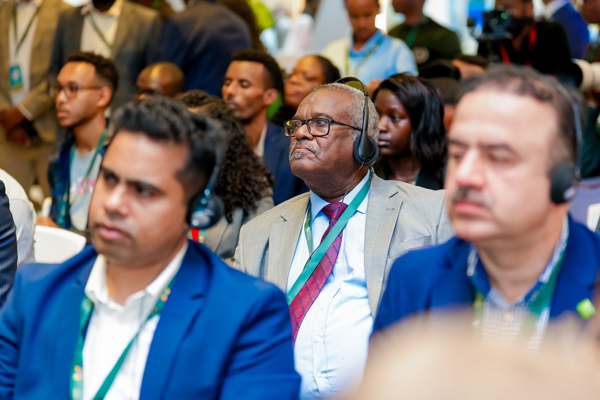 UNDPAfrica's tweet photo. We joined the @_AfricanUnion today to launch the Community Recovery &amp; Resilience Facility.

As @AhunnaEziakonwa noted at the launch, the facility is not just a response tool; it’s a shift in how Africa builds resilience.

🔹 60M+ people targeted
🔹 $225B in #resilience financing https://t.co/gukB7dYa5z
