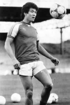 smfcmike's tweet photo. @SMFC legend, icon & hall of fame member Ange Postecoglou will now join fellow South Melbourne Team of the Century member Alan Davidson as a South Melbourne FC legend who has represented @NFFC!
#GoAnge! ๐ง๐ปโโ๏ธ
#GoDavo! ๐
#GoSouth! ๐
๐ตโช๏ธโฝ๏ธ
๐ท Sydney Morning Herald, Getty Images (minor editing with Grok)
#NPLMVIC #DockertyCup #AustraliaCup #AusChampionship #OFCProLeague #EPL #PremierLeague #PLFans #SMHellas #SMFC #NFFC #NottinghamForest #StanSportAU