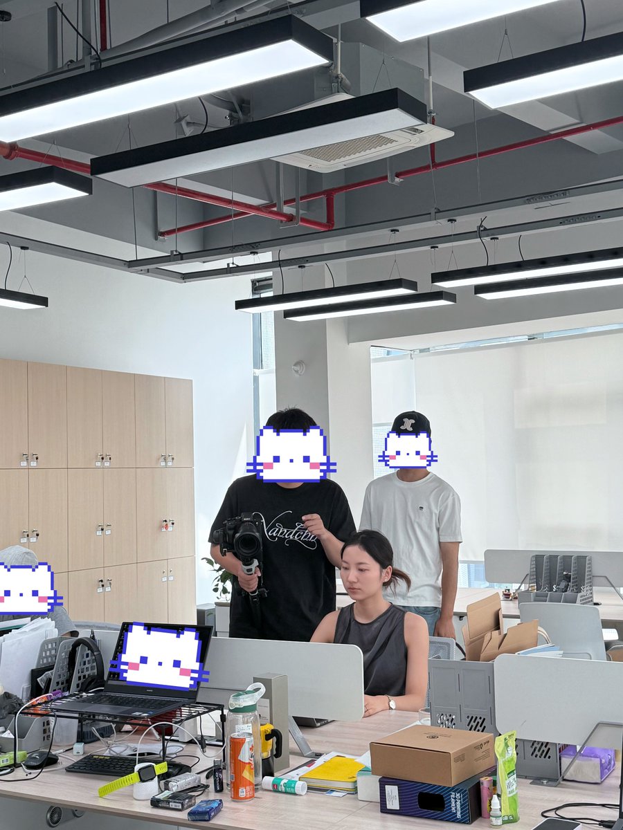 WonderMaker_Zoe's tweet photo. Today our workplace campus is filming a promotional video, and I was invited to be in it too! 🎥
Not only did we shoot some work-related content, but I also demonstrated some 3D printing operations.🥳🥳 https://t.co/mpPH8Ajy9T