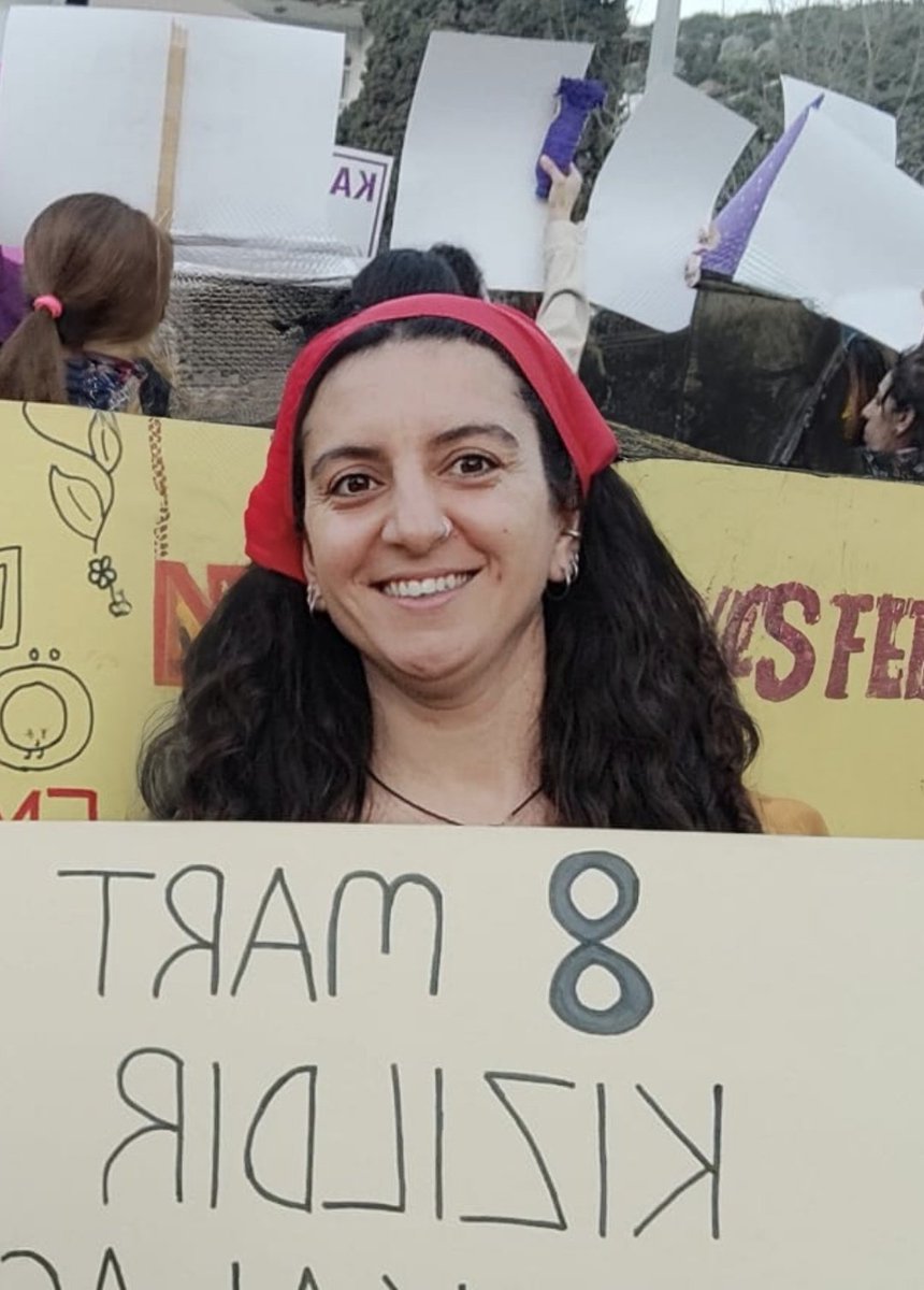 Emekçi Kadınlar'dan Selen Reyhan, bu sabah Antakya'da sabah erken saatlerde evine yapılan polis baskınıyla gözaltına alındı. 

Selen ve gözaltına alınanlar serbest bırakılsın!