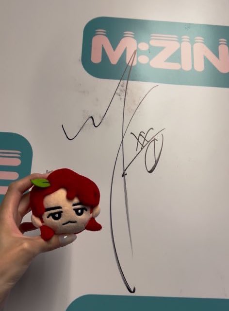 若井ちゃんのサイン発見！！ サインがでかい！！位置が高い！！メロ