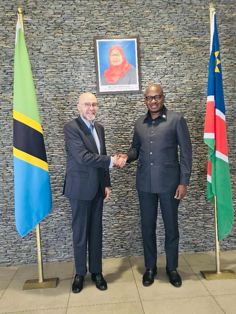 UbaloziNamibia's tweet photo. Tarehe 9 Septemba 2025, Mheshimiwa Caesar C. Waitara, Balozi wa Jamhuri ya Muungano wa Tanzania nchini Namibia alitembelewa na  Mheshimiwa Javier P. Gastelurrutia, Balozi wa Hispania nchini Namibia.

Katika mazungumzo yao, Mabalozi hao walijadiliana kuhusu masuala mbalimbali yanayohusu utendaji wa kazi katika eneo lao la uwakilishi, ikiwa ni pamoja na namna bora ya kuimarisha uhusiano kati ya nchi zao na Namibia.