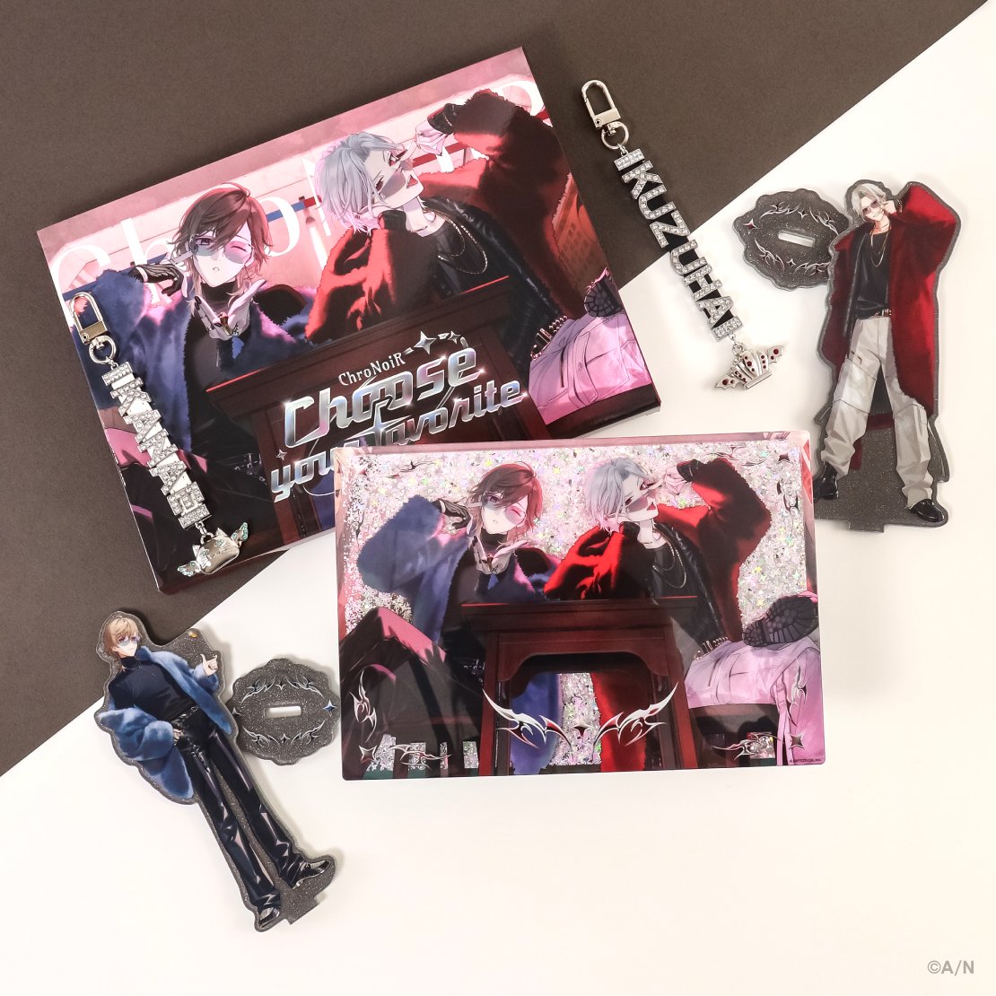 chronoir_info's tweet image. 【#ChroNoiR Choose your favorite グッズ紹介】
9月10日(水)18:00販売予定『Choose your favorite』での
豪華な衣装に身を包んだ #叶 #葛葉 のビジュアルのグッズを紹介！
グリッターが輝くアクリルスタンドや別ビジュアルを使用したグリッターアクリルパネルの他、 #にじぱぺっと…