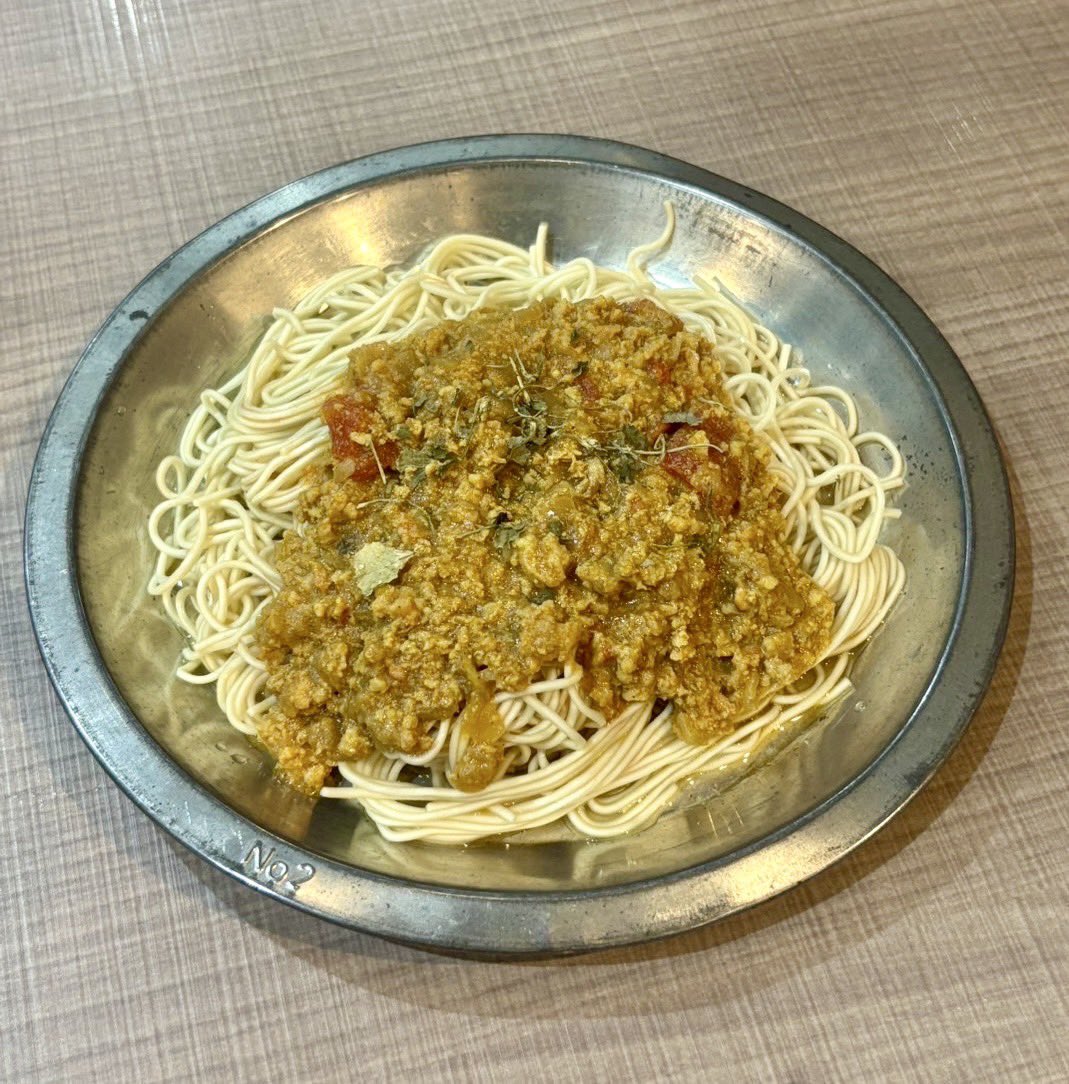 inosho_karakara's tweet photo. 【エキトンの店 井の庄】

＼毎月10日は “エキトンの日”！／
替え玉・限定替え玉が無料で楽しめるスペシャルDAY♪

明日、9月10日(水)の限定替え玉は
『ゴアの替え玉』

ゴアの名物料理、ポークビンダルーを、今回は豚挽肉を使用して替え玉にアレンジ♪
白ワインビネガーの酸味、スパイスの辛味、豚肉の旨味、この3つがバランス良く仕上がった替え玉となっております！

そのまま食べても、スープに入れても、替え玉にスープを少し入れて、まぜそば風に食べても美味しくお召し上がりいただけます♪

皆様のご来店、心よりお待ちしております。