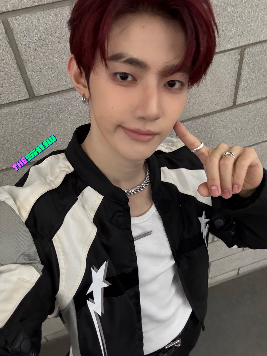 theshow_offcl's tweet image. [★388회 더쇼초이스 후보③]
🌟우주에서도 빛나는 아이코닉한 존재감🌟
.　　　　　　　　　　　　　. 　　—̳͟͞͞ ☆
⠀⠀⠀⠀⠀⠀⠀⠀⠀⠀⠀⠀  —̳͟͞͞ ☆　　⠀　　　⠀.
　　　—̳͟͞͞ ☆
　　　　　　　　　　　.
　　　˚　　ZEROBASEONE　ﾟ　　—̳͟͞͞ ☆　　　.
—̳͟͞͞ ☆

#THESHOW #ICONIK…