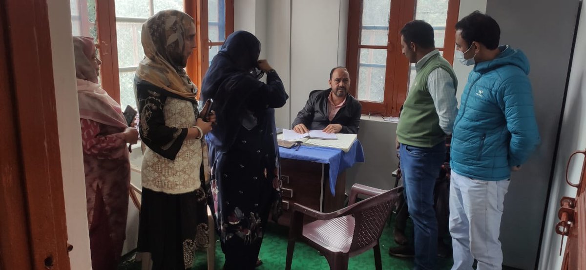 Informationspn's tweet photo. #NationalTuberculosisEliminationProgramme
Health Department Shopian @HMEShopian conducts screening of vulnerable population at Zampathri Keller under NTEP Campaign
On spot testing done in CBNAAT vehicle
@OfficeOfLGJandK @CM_JnK @diprjk @shishrgupta @dmshopian @ddnewsSrinagar https://t.co/ttWw9c896h