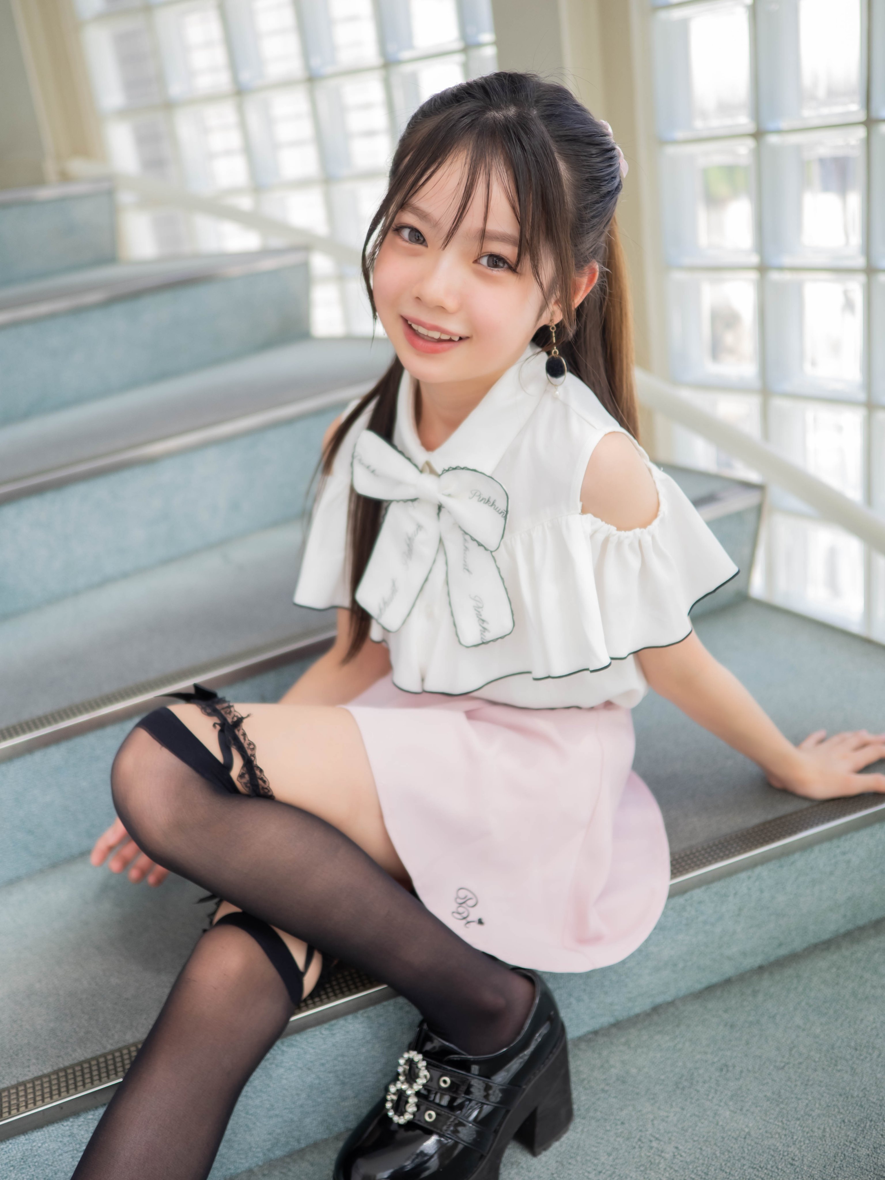 Reina - Search / X