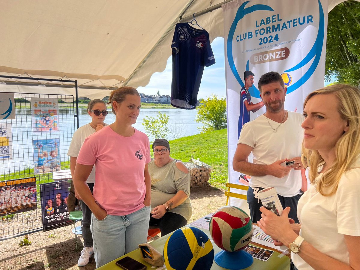 MathildePARIS45's tweet image. 🏸J’étais samedi au Forum des associations de #Gien, l’événement de la #rentrée pour faire découvrir les activités proposées dans le Giennois!
Bravo aux bénévoles qui font vivre le tissu associatif local et qui permettent à chacun de pratiquer des loisirs tout au long de l’année.