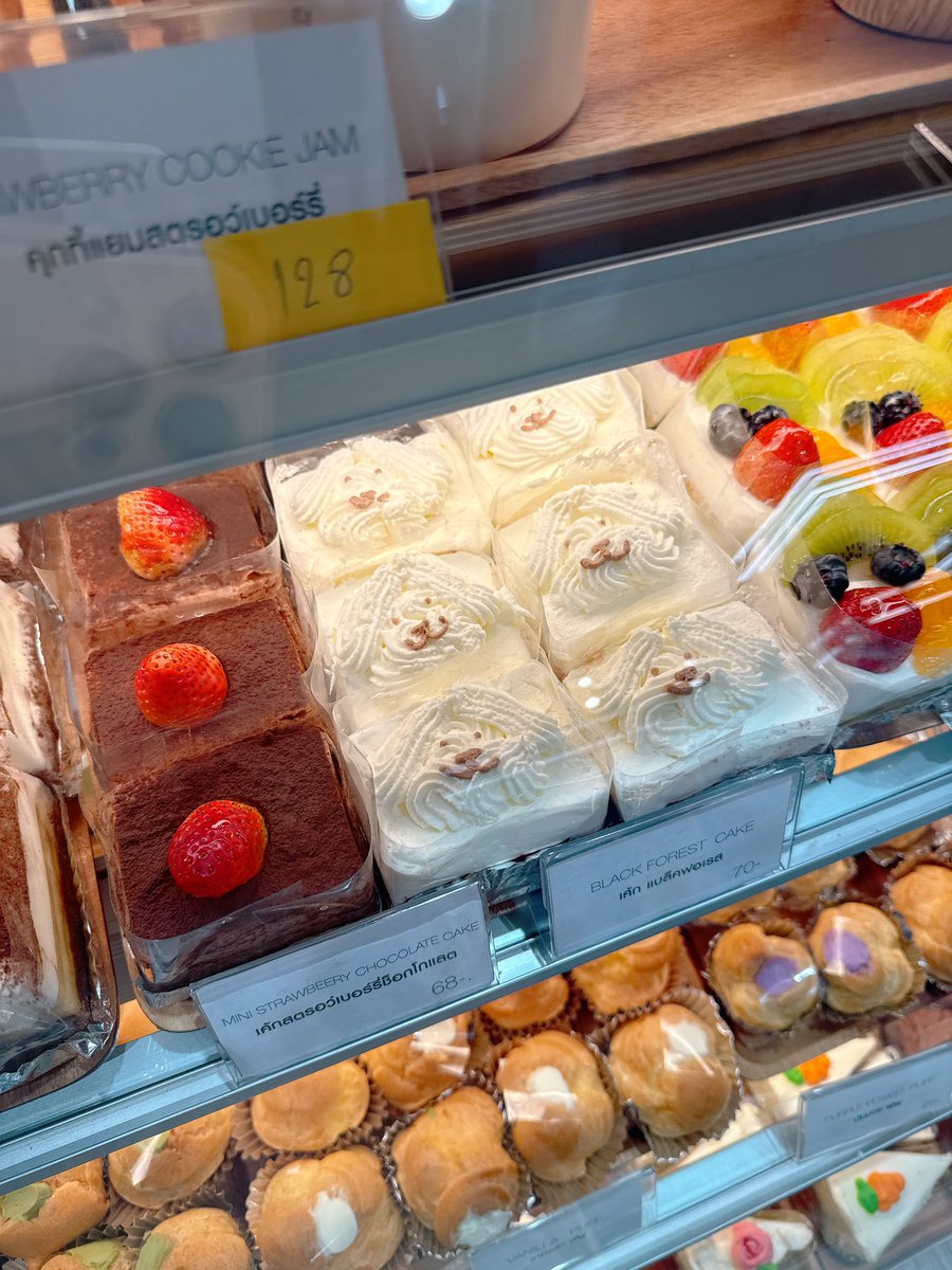 morningtable_'s tweet photo. ร้านขนมที่เห็นทีไรก็ห่วงเสมอว่าเค้าได้กำไรอยู่มั้ย🥹 ไม่ได้อัพเดทนาน รอบนี้โดนตกด้วยเค้กนุ้งหมาบ๊อกแบ๊ก น่ารักมากกก🤍 neko bake คือเป็นตะมุตะมิตะเหมอ เค้กหลากหลาย แล้วก็ราคาเป็นมิตรมากกก😭🤍🍰 https://t.co/0BxDMwVPEi