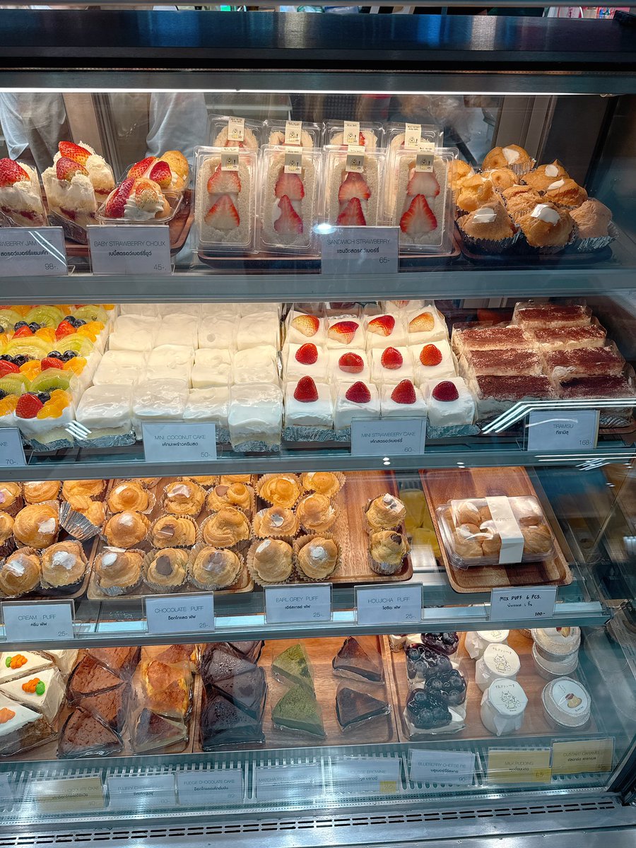 morningtable_'s tweet photo. ร้านขนมที่เห็นทีไรก็ห่วงเสมอว่าเค้าได้กำไรอยู่มั้ย🥹 ไม่ได้อัพเดทนาน รอบนี้โดนตกด้วยเค้กนุ้งหมาบ๊อกแบ๊ก น่ารักมากกก🤍 neko bake คือเป็นตะมุตะมิตะเหมอ เค้กหลากหลาย แล้วก็ราคาเป็นมิตรมากกก😭🤍🍰 https://t.co/0BxDMwVPEi