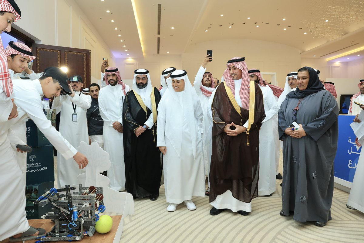خلال افتتاحه معرض الاستثمار المدرسي العالمي..
وكيل وزارة التعليم للاستثمار: المملكة توفر فرص واسعة لبناء شراكات تعليمية مستدامة.
moe.gov.sa/ar/mediacenter…
