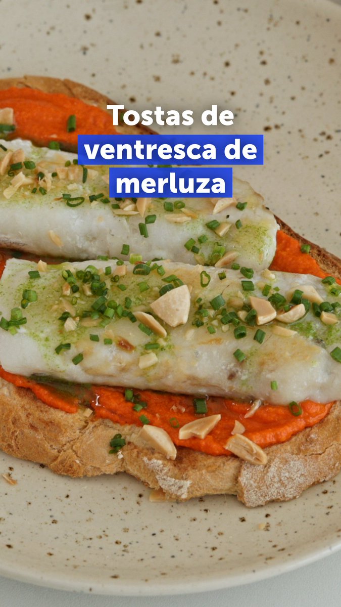 Empieza la semana comiendo sano y sin complicaciones. Prepara estas deliciosas tostas con ventresca de merluza, crema de pimientos del piquillo y almendras ¡te encantarán 😋!