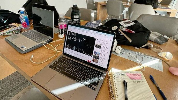 pilatesgirly's tweet image. uni casual