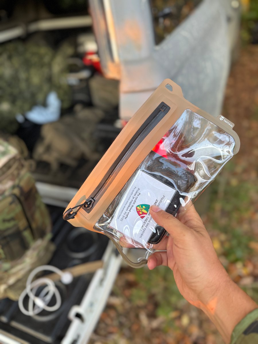 SullyZbrojnice's tweet photo. 📦 Tactical 🇨🇿 Splash Pouch 2.0 – kapsa, kterou používám a testuju.

✅ díky okům ji připneš k výstroji nebo hodíš na opasek
✅ průhledná – hned vidíš, co máš uvnitř
✅ pevný zip a odolný materiál

Malá, ale fakt užitečná.🛒⬇️
https://t.co/hjiTH6wZbT https://t.co/dTFUdY51WO