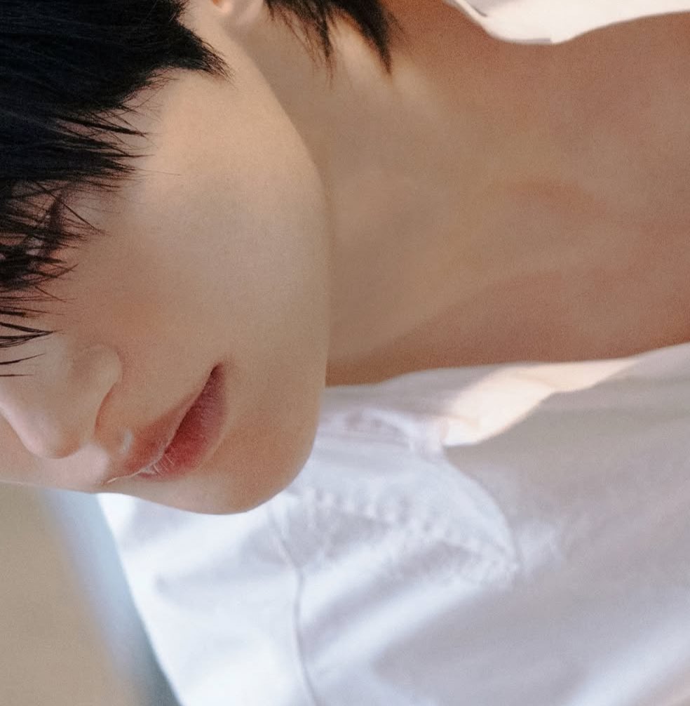 변우석 턱선 무슨 일이야🫢