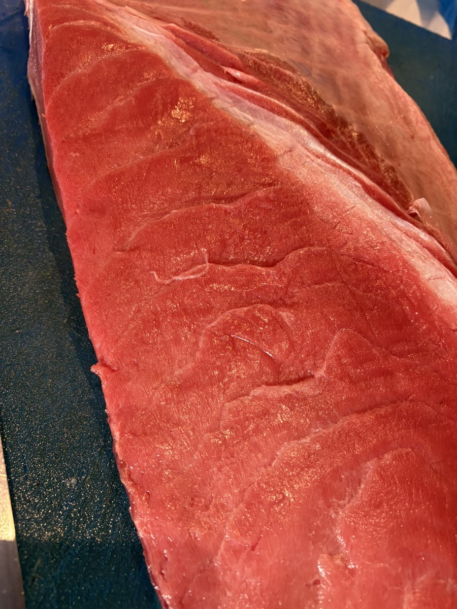 jonnorris12's tweet photo. Cornish bluefin Tuna belly.
#Otoro https://t.co/hsH7VHwanj