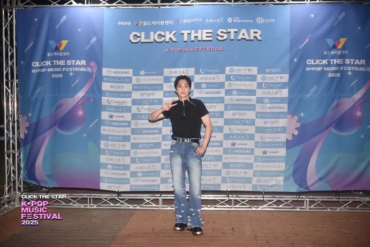 knockknock0408's tweet photo. XIUMIN - clickthestar_official ins https://t.co/nsX2757VZv