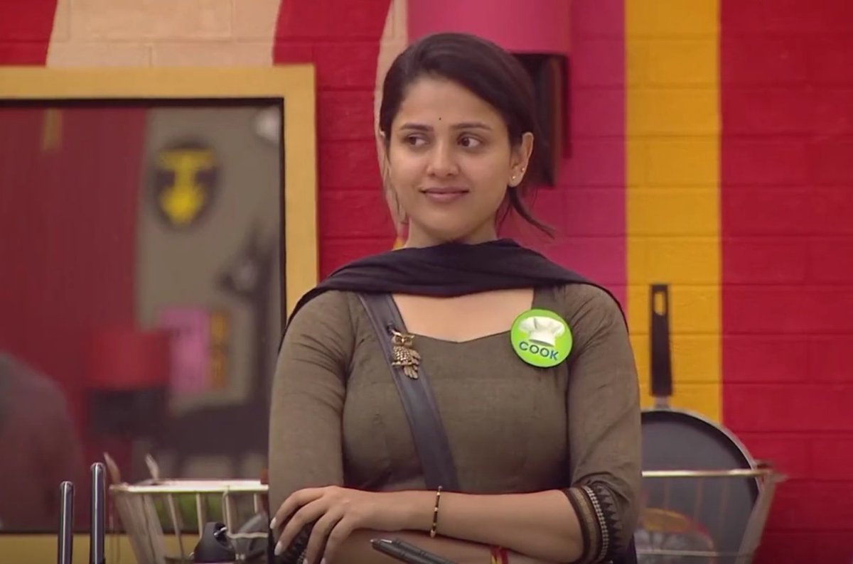 TejeshAB17's tweet photo. Game undhi ,Glamor undhi. Brain undhi Beauty undhu.Inka nenu chesedi emundhi. Support cheyatam thappa🥳. Thanuja & Priya❤
#Thaniya
#BiggBossTelugu9 https://t.co/hg5NdO3qln