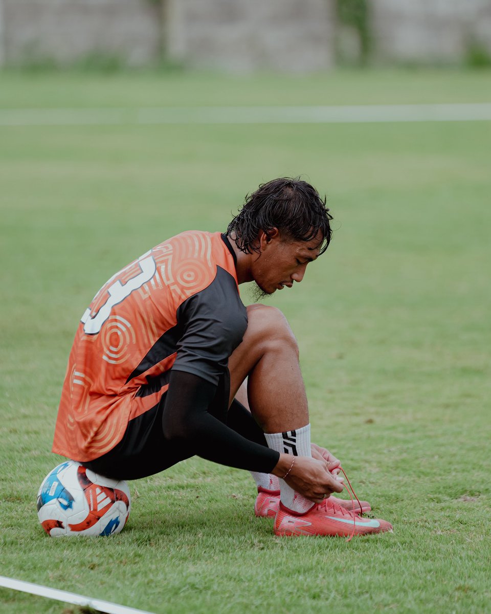 Persija_Jkt's tweet photo. Gear up, team! ⏰💪

#Persija https://t.co/zMwu8HwlLJ