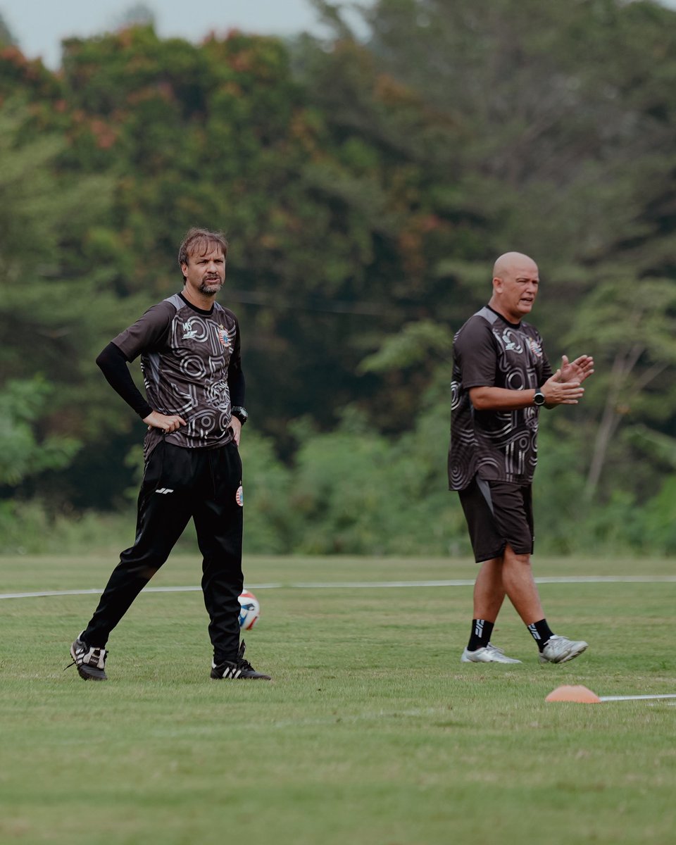 Persija_Jkt's tweet photo. Gear up, team! ⏰💪

#Persija https://t.co/zMwu8HwlLJ