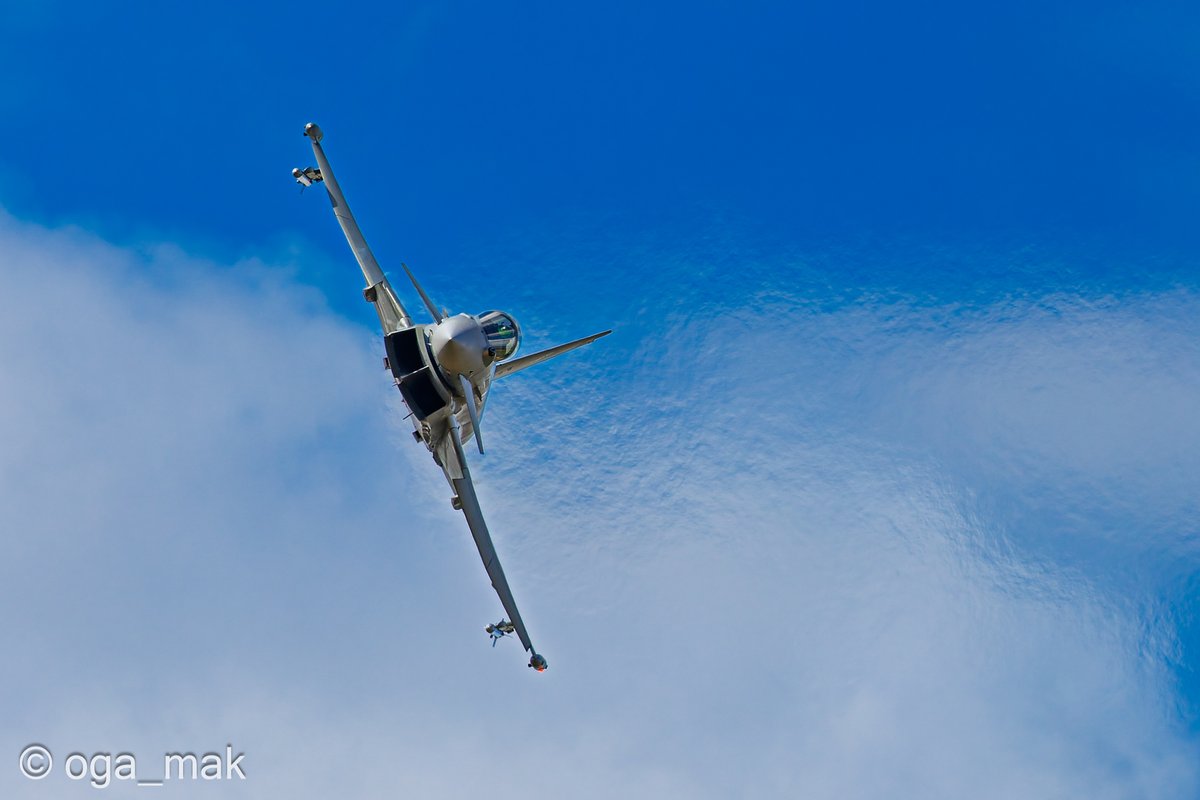 イタリア空軍の主力戦闘機ユーロファイター・タイフーン😎

✈️4-51/MM7349 - Eurofighter F-2000A Typhoon - Italian Air Force🇮🇹

📷RAF Fairford (EGVA) UK 20-07-2025 15:58

#キヤノン #Canon #EOSR1 #EF500 #PureRAW5 #aviation #AvGeek #RAFFairford #RIAT2025 #RIAT25 #UK遠征2025