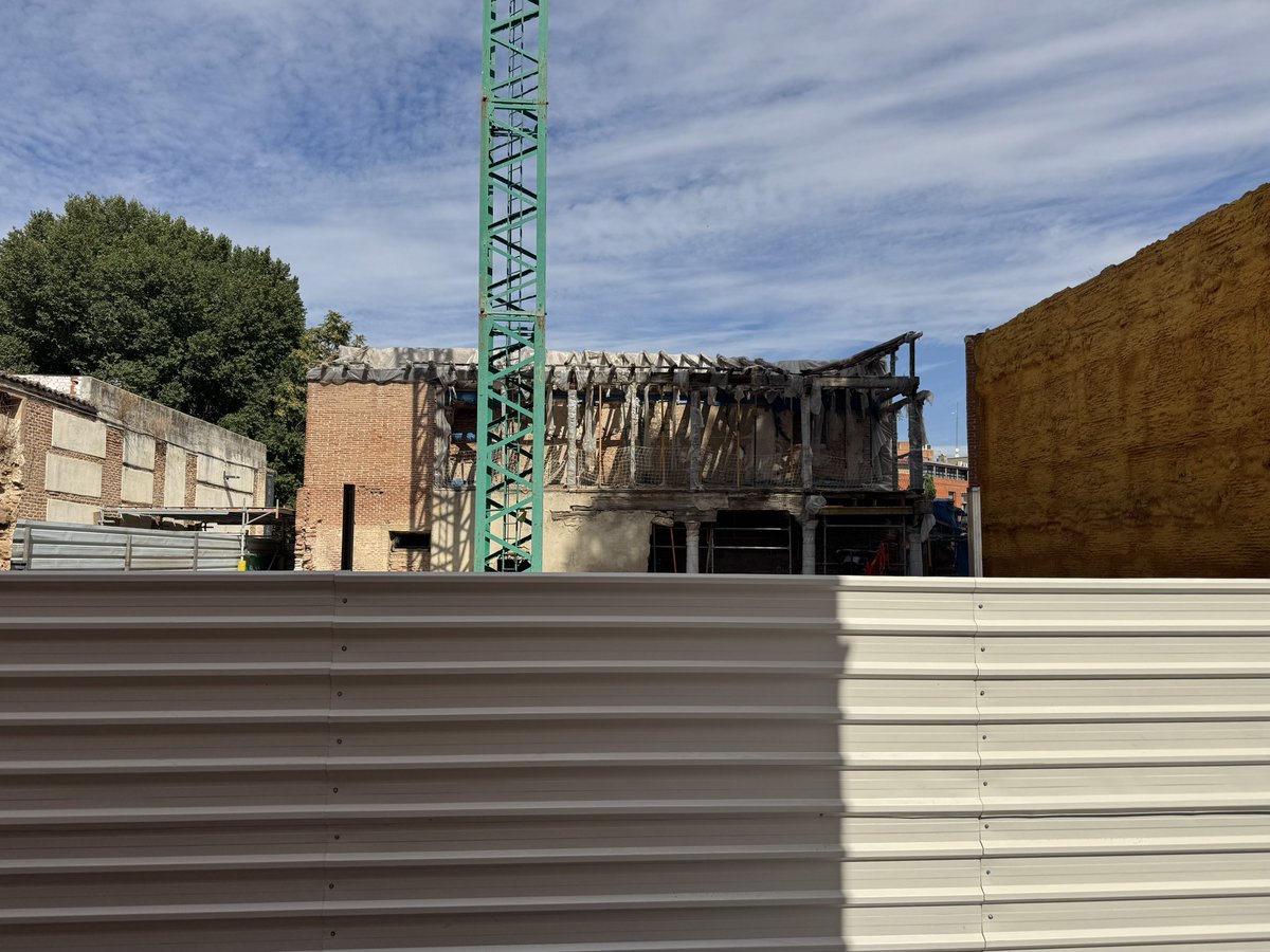 🏗️ Comienza a curarse una herida que ha estado durante muchos años a la vista de todos, afeando la vista desde la plaza de San Lucas y dejando ver las vergüenzas desde Libreros.

No obstante, aunque la herida se cierre, la cicatriz de todo lo perdido quedará grabada para siempre.