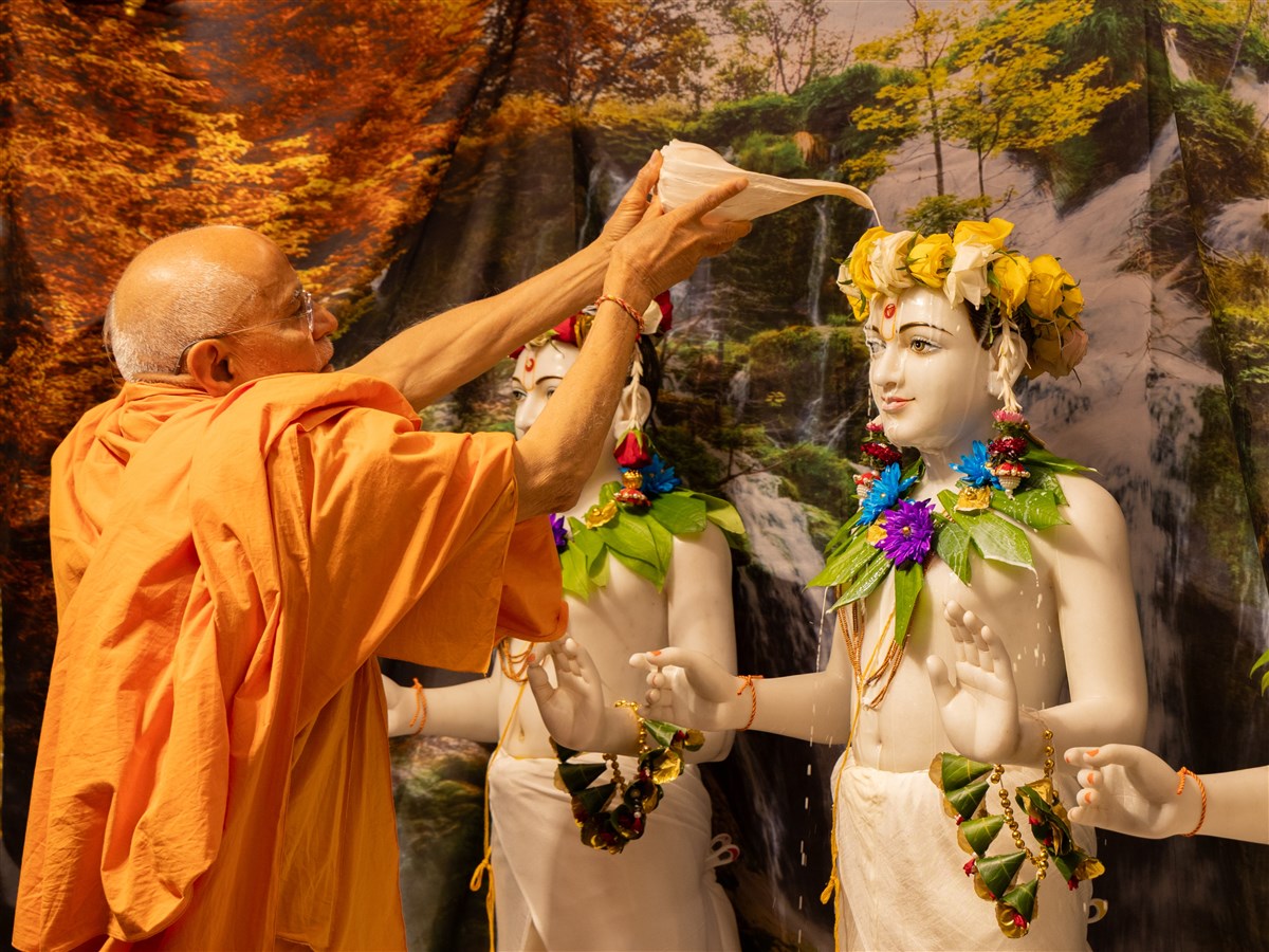 30th Anniversary Celebrations, London, UK baps.org/l/1m2k16