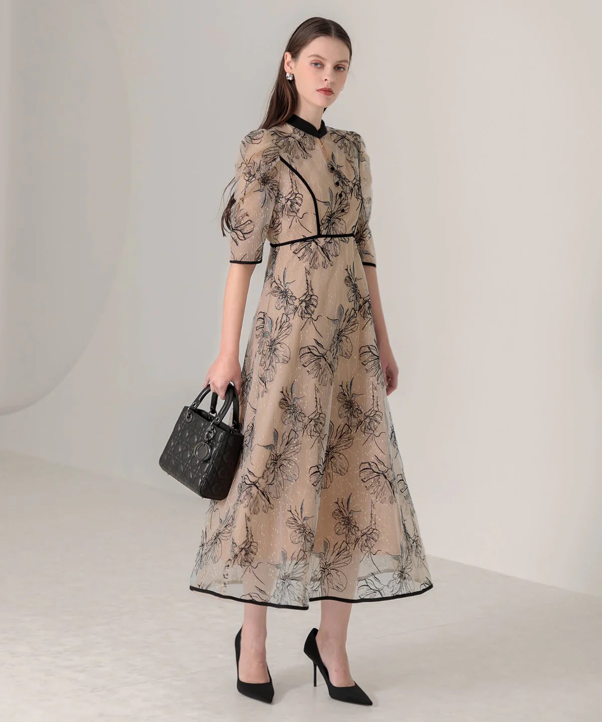 Leja ドレス/美品✳︎お値下げ中✳︎ Leja ドレス 「LEJA」花柄刺繍レースチュールパフスリーブ