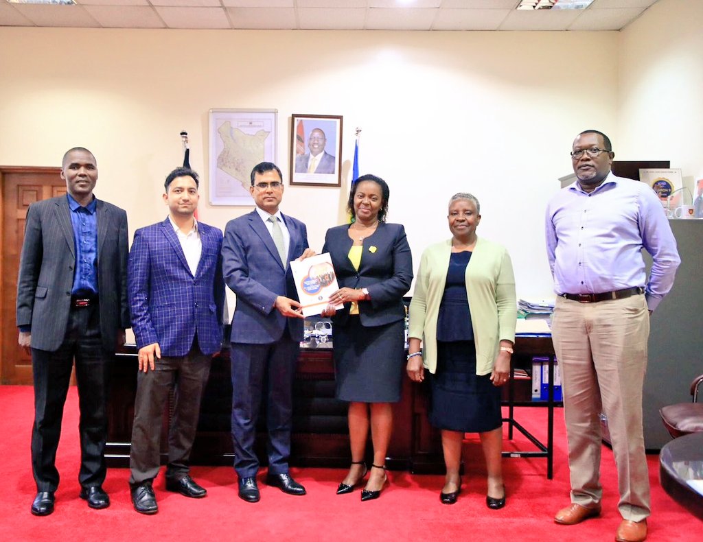 🇰🇪🇮🇳 STRENGTHENING KENYA- INDIA TIES

<a href="/PsgAnneWangombe/">PS Anne Wang’ombe</a>  met with H.E. Mr. Sushil Prasad, Acting High Commissioner of India to Kenya, and Mr. Yogesh Pandey to discuss ways of enhancing bilateral cooperation in advancing gender affairs between the two countries. They explored the