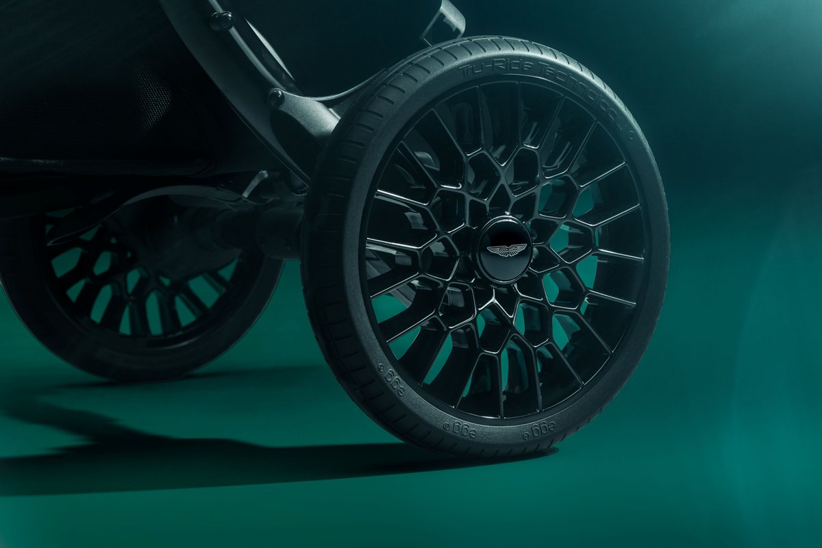 astonmartin's tweet image. High Performance Meets Parenthood.

Introducing the Aston Martin egg3® from @BabyStyle_UK. 

Born from a synergy between two icons of British craftsmanship, combining precision engineering with timeless design.

#AstonMartin