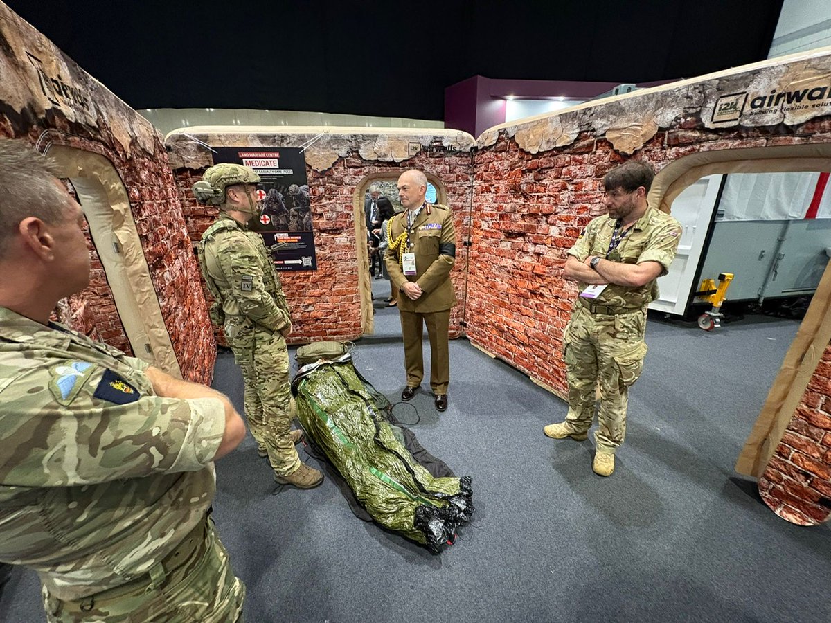 DMS_MilMed's tweet image. #DSEI2025 is officially underway ✅ - showcasing innovation, expertise &amp;amp; commitment to saving lives.

At the DMS stand, Surgeon General, Major General Phil Carter reviewed the Tactical Combat Casualty Care element 🩺

Find us in Zone N2, Stand 172 📍

#DMSAtDSEI #OneDefence