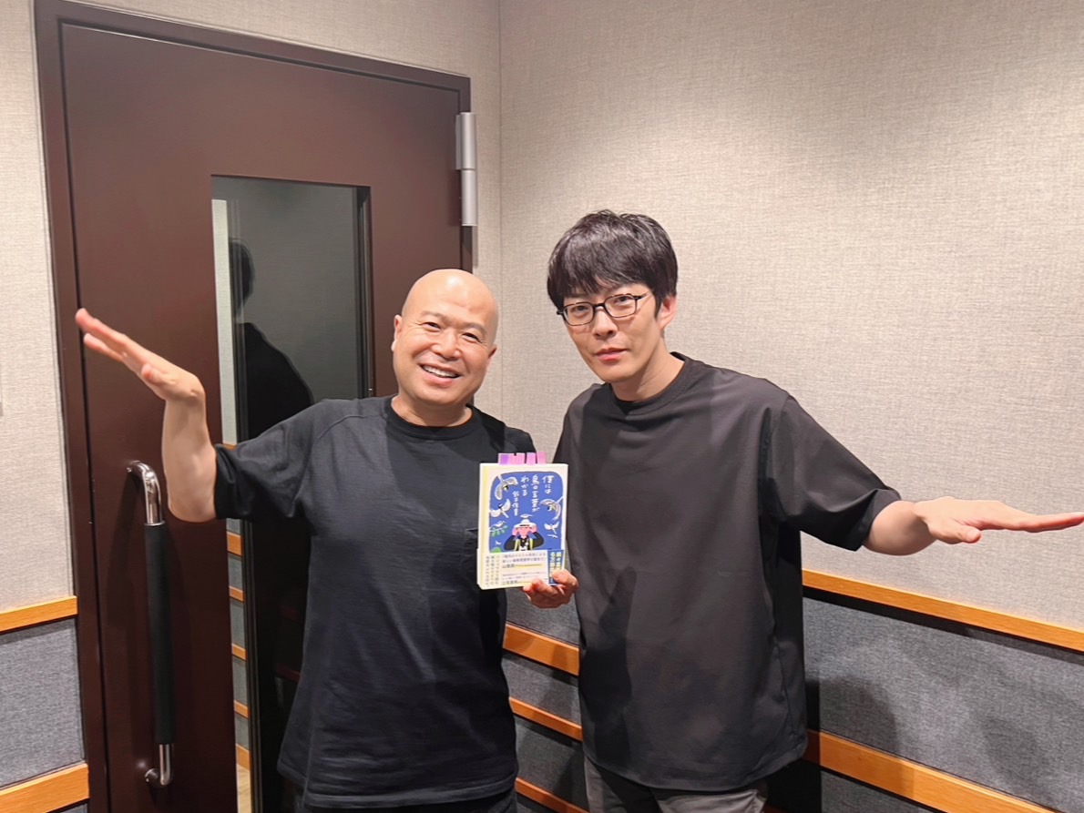 interfm_step's tweet image. 今夜も8時からは #stepbystep をおたのしみください。今週&amp;amp;来週のお客さまは、著書「僕には鳥の言葉がわかる」が話題の動物言語学者 #鈴木俊貴 さん。鳥類、特にシジュウカラを長年観察＆研究し多くの発見をしている鈴木先生。街で耳にする鳥の鳴き声にも実は意味があって・・・！塩沼さんも興味津々～