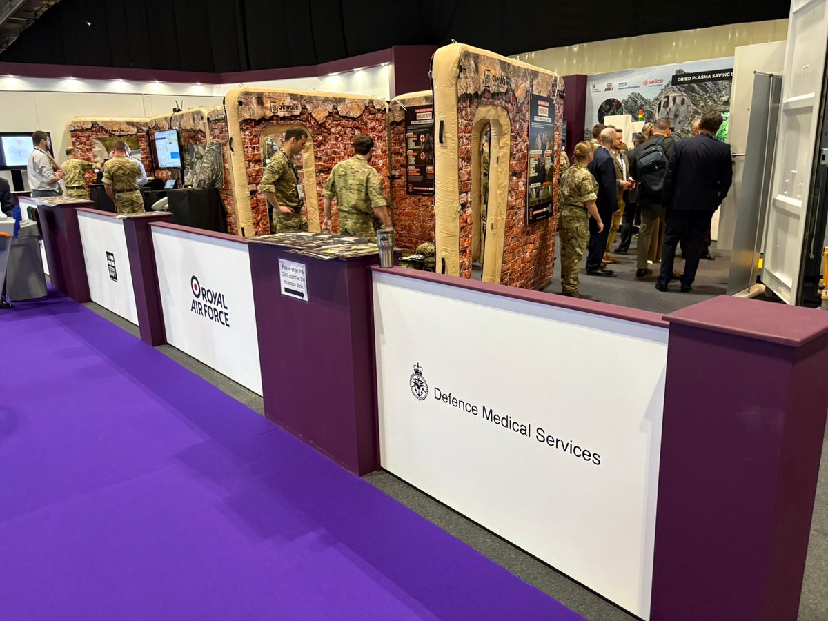 #DSEI2025 is officially underway ✅ - showcasing innovation, expertise &amp; commitment to saving lives.

At the DMS stand, Surgeon General, Major General Phil Carter reviewed the Tactical Combat Casualty Care element 🩺

Find us in Zone N2, Stand 172 📍

#DMSAtDSEI #OneDefence
