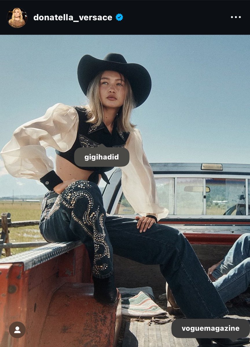 Donatella <a href="/Versace/">VERSACE</a> IG update:

“Amazing to see Versace FW25 on these two (#LISA &amp; gigihadid) fabulous women 💜✨”

🔗 instagram.com/p/DOYBXYqCckl/…

<a href="/wearelloud/">LLOUD</a>