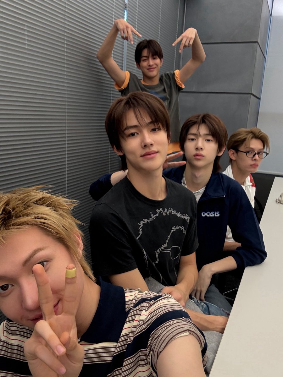 mrtnsfeed's tweet photo. THEYRE THE CUTEST OMG https://t.co/iAjI5DxSvU