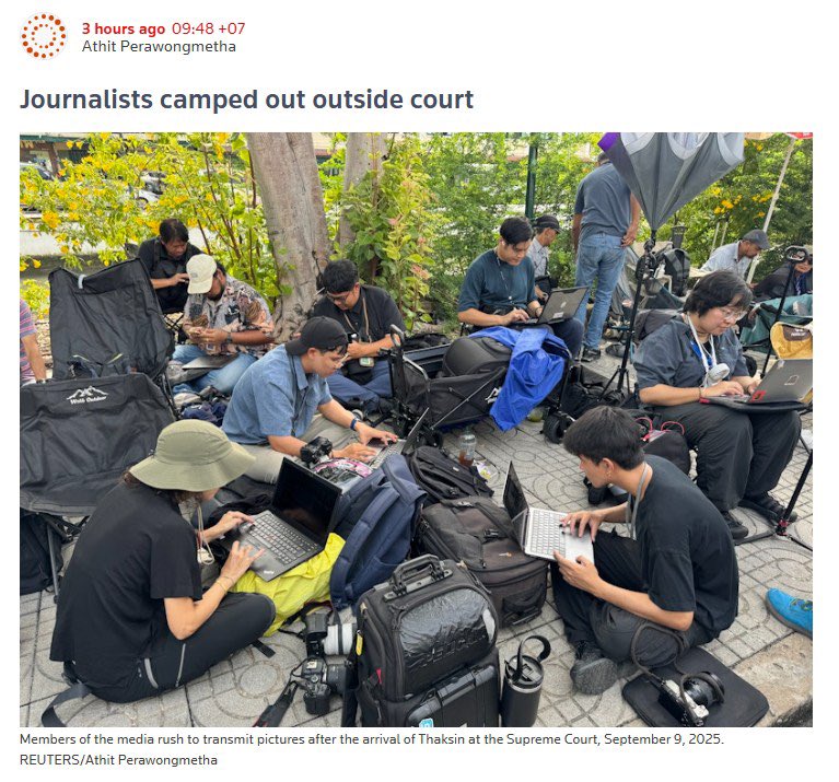 behind the scene of journalists working on the ground outside court this morning, covering Thaksin’s court verdict day
📸 by <a href="/Athit_P/">Athit Perawongmetha</a>