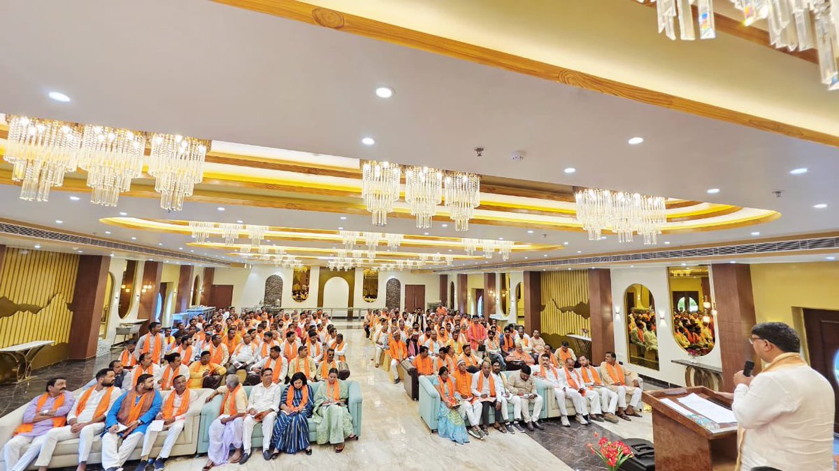 आज श्रावस्ती जिले में जिले के सभी मंडल अध्यक्ष एवं शक्तिकेंद्र संयोजकों की संगठनात्मक बैठक किया I