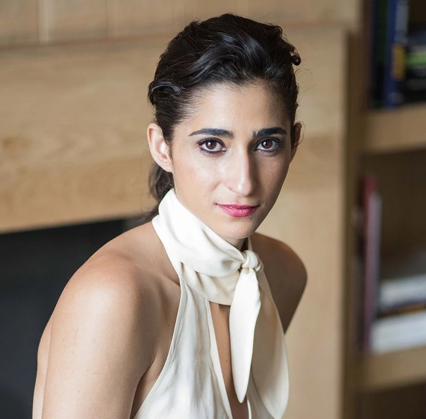 PreviouslySerie's tweet image. #VisAVis

🔴NOVEDAD🔴

Alba Flores declara en @el_pais que el personaje de Saray en #VisAVis es su interpretación favorita, dando voz a una mujer gitana:

“Aquí es donde más crecí como actriz (…) Me gusta pensar que, aunque el personaje todavía estaba muy estereotipado, empecé a…