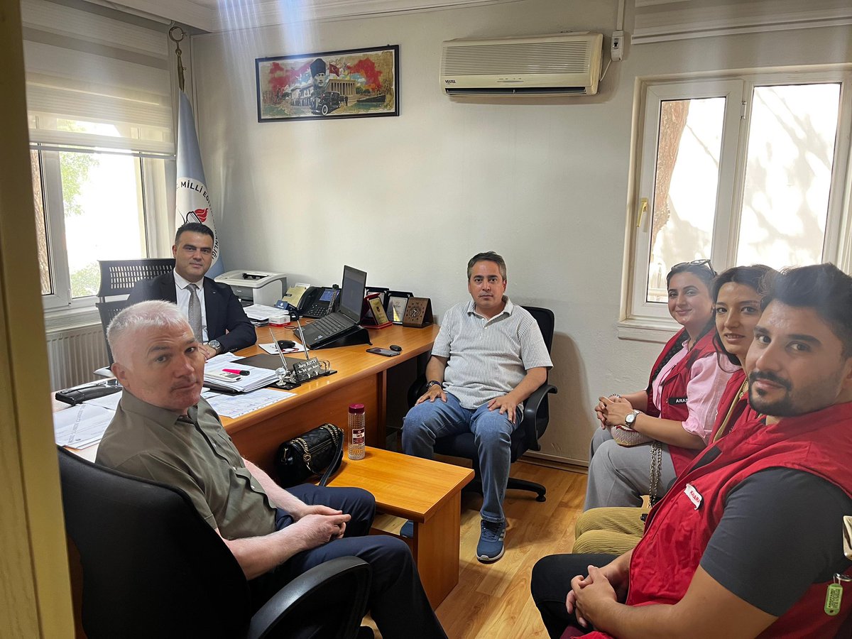 2025-2026 eğitim ve öğretim yılının ilk gününde, İlçe Milli Eğitim Müdürlüğüne ziyaret ederek yeni döneme ilişkin değerlendirmelerde bulunduk. Yeni eğitim yılının tüm öğrencilerimiz, öğretmenlerimiz ve velilerimiz için hayırlı olmasını dileriz.