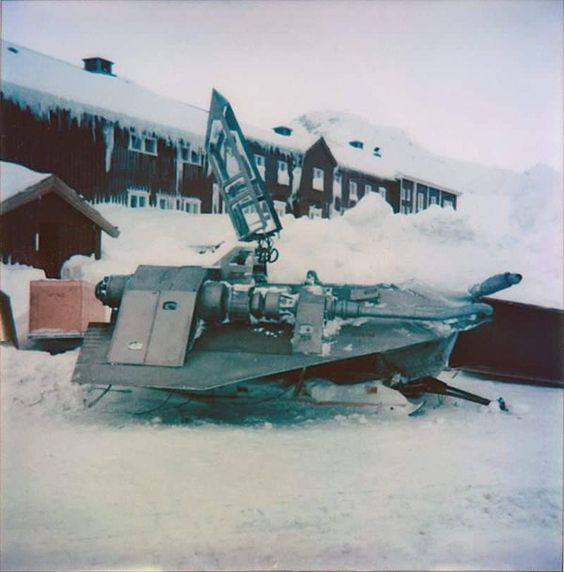 Nathan_Kurtz's tweet photo. Mientras preparo el especial ESB para LODE os comparto imágenes. Como estas del intenso frío y el mal tiempo que tuvieron en Finse, Noruega, que obligó a rodar algunas escenas de "El Imperio Contraataca" a tan sólo tres metros del hotel en el que se alojaba el equipo. https://t.co/0dxptQUWom