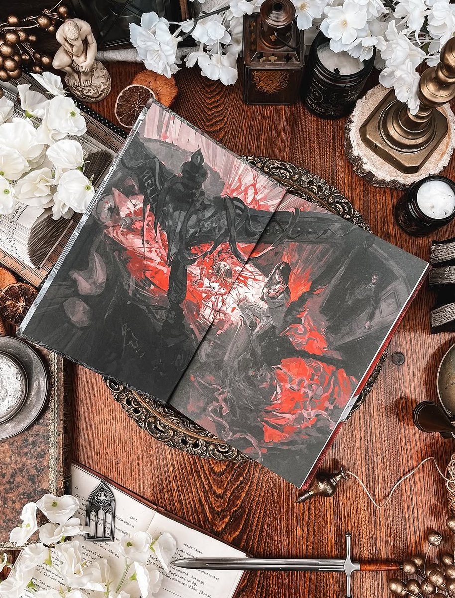 EvernightBooks's tweet image. Our Evernight July 2025 book was The Library at Hellebore by Cassandra Khaw!

📸: melting_pages; ellebakesandreads; elle.cheshire; fndingvirgil (IG)