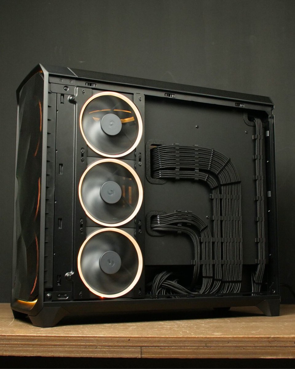 CableMod's tweet image. Another build, another cable management masterpiece by @TerHorstCustoms 😍