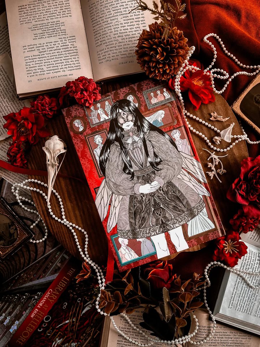 EvernightBooks's tweet image. Our Evernight July 2025 book was The Library at Hellebore by Cassandra Khaw!

📸: melting_pages; ellebakesandreads; elle.cheshire; fndingvirgil (IG)