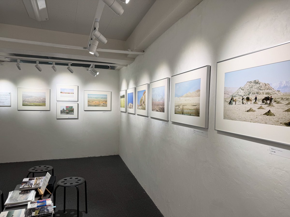 TOKYO BRIGHT GALLERY 川畑嘉文 Another look of Afghan 雑誌ジャーナリスト的な一面とは別の、
紀行のような作者の眼差しだが、アフガニスタンへの強い意志はこの展示でも感じる。